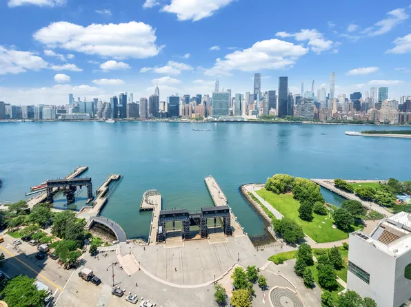 4-74 48th Avenue image 3 of 16