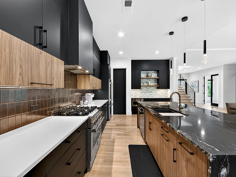 504 Shelton St — Photo 14