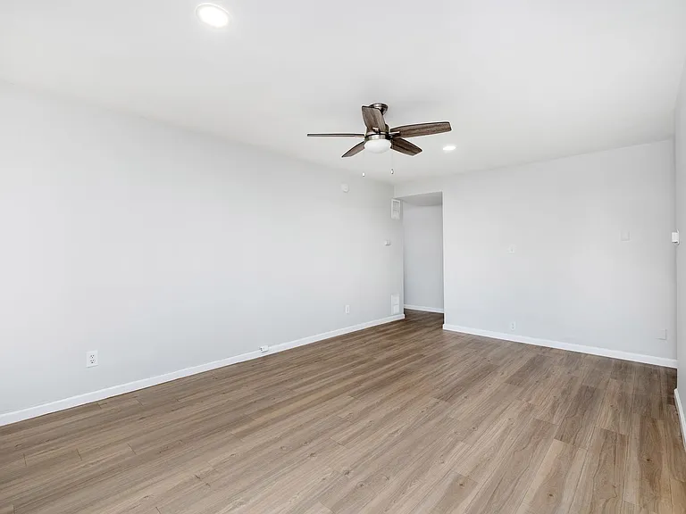 3537 Clarington Ave — Photo 10