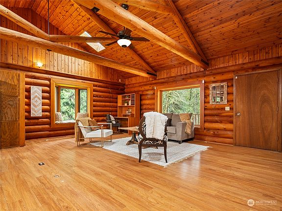 3rd image of 8404 Valley Green Court SE