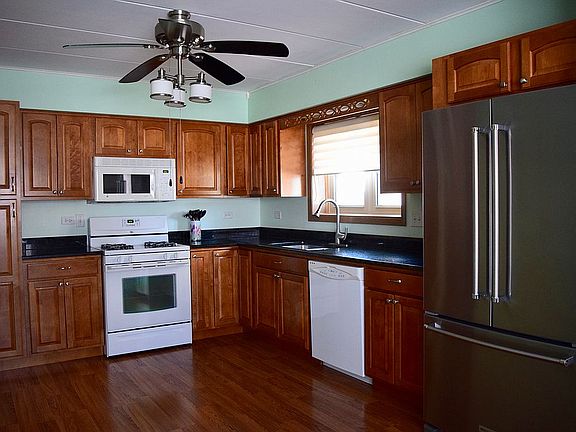 3rd image of 17001 Grissom Dr