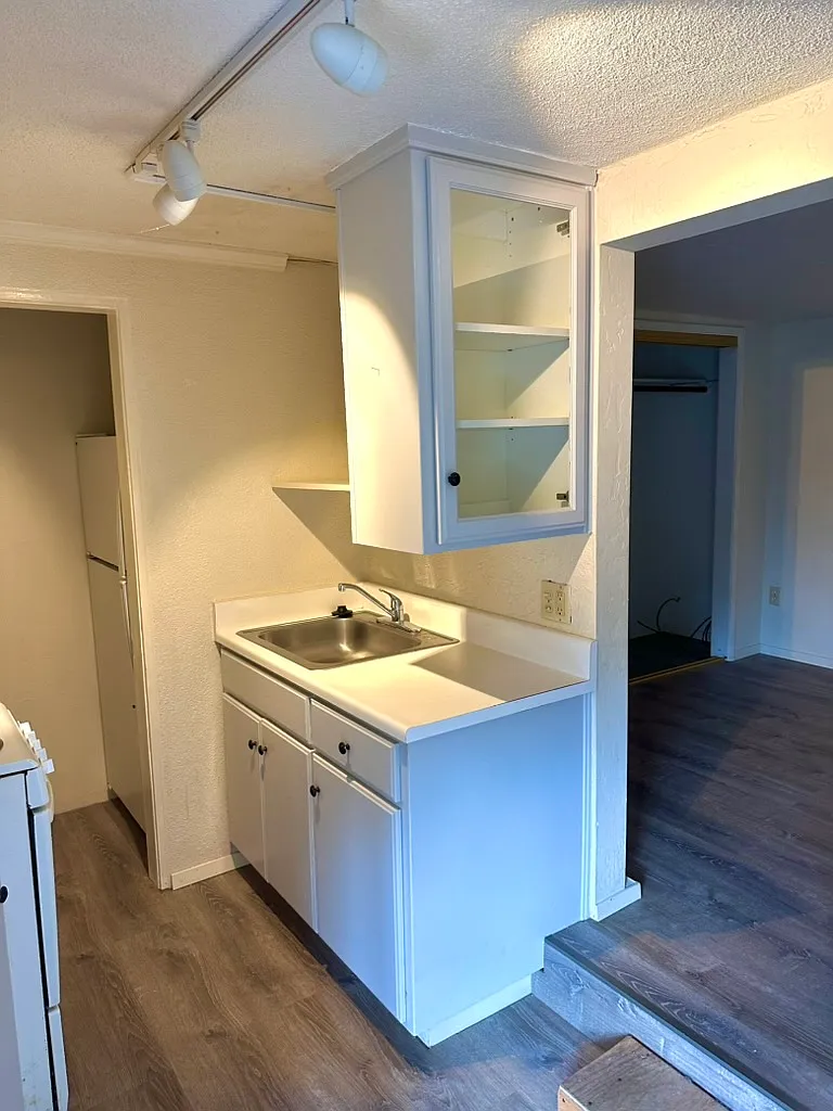 Studio, 400 sqft, $1,800 — Photo 4