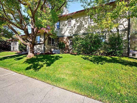3rd image of 2309 Parkwood Court