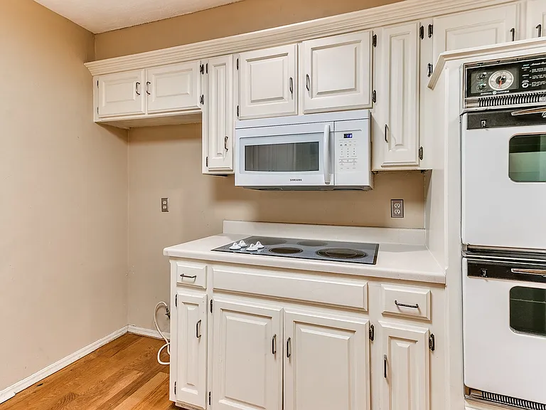 6313 Avalon Ln — Photo 9