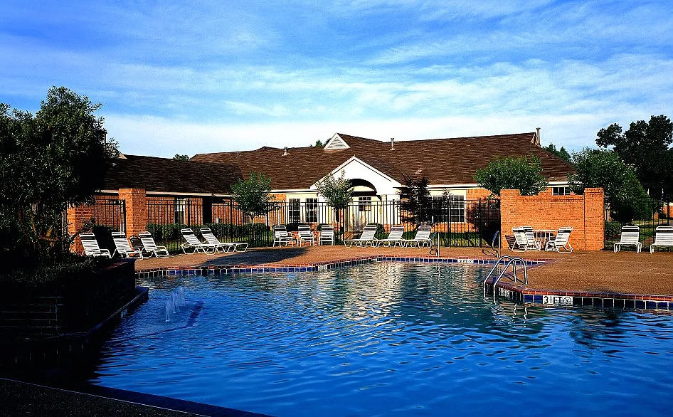 The Wyndham Apartments — Photo 3