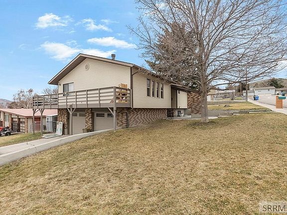 3rd image of 144 Oasis Dr