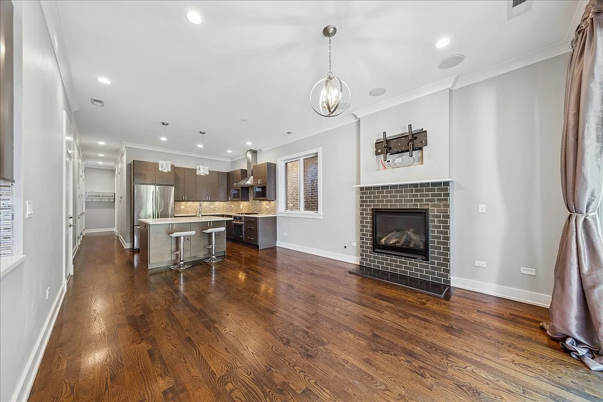2 bed, 1250 sqft, $4,000 — Photo 3