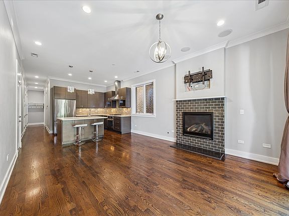 3rd image of 3541 N Sheffield Ave #2