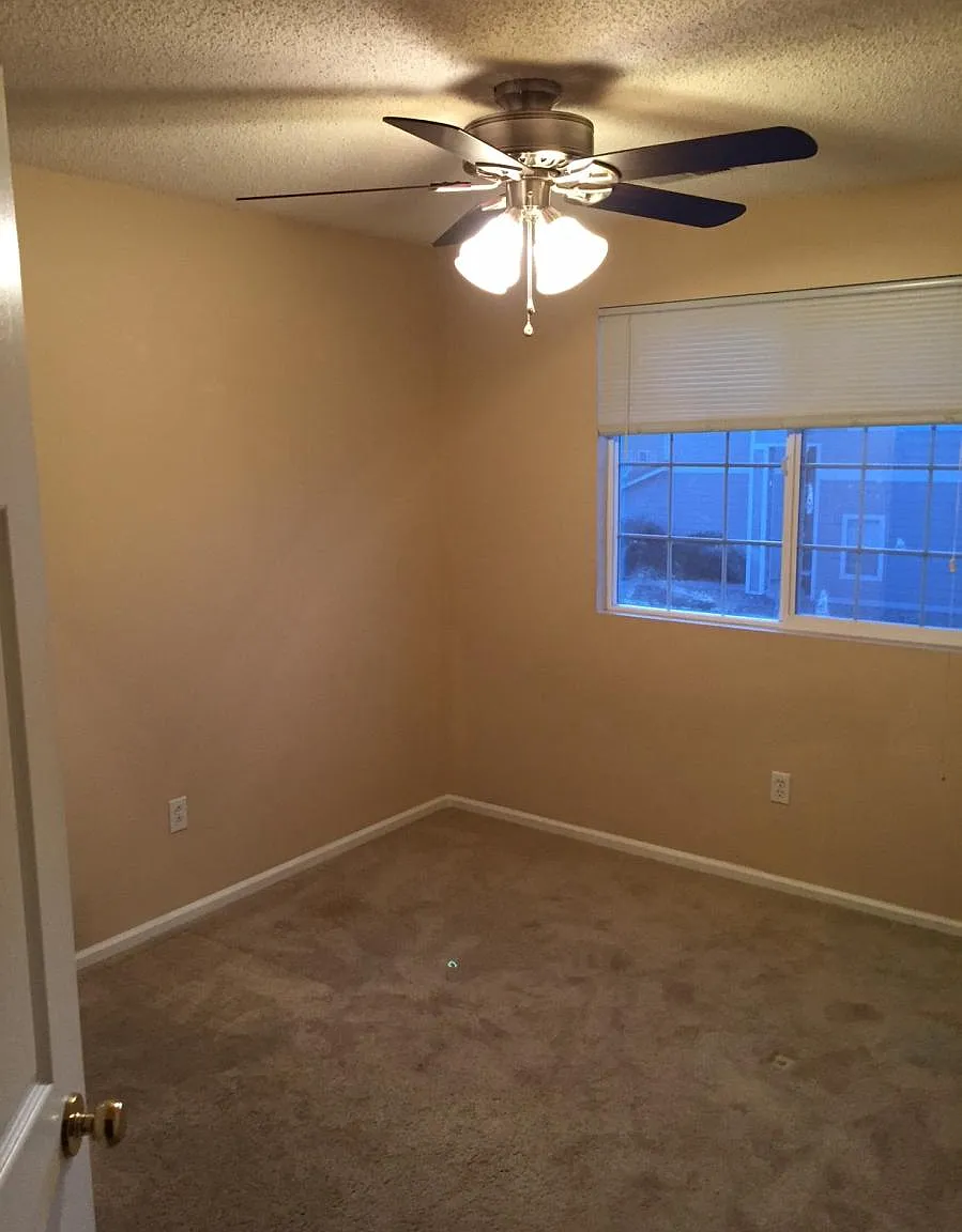 3 bed, 2.5 bath, 1379 sqft, $2,300 — Photo 4