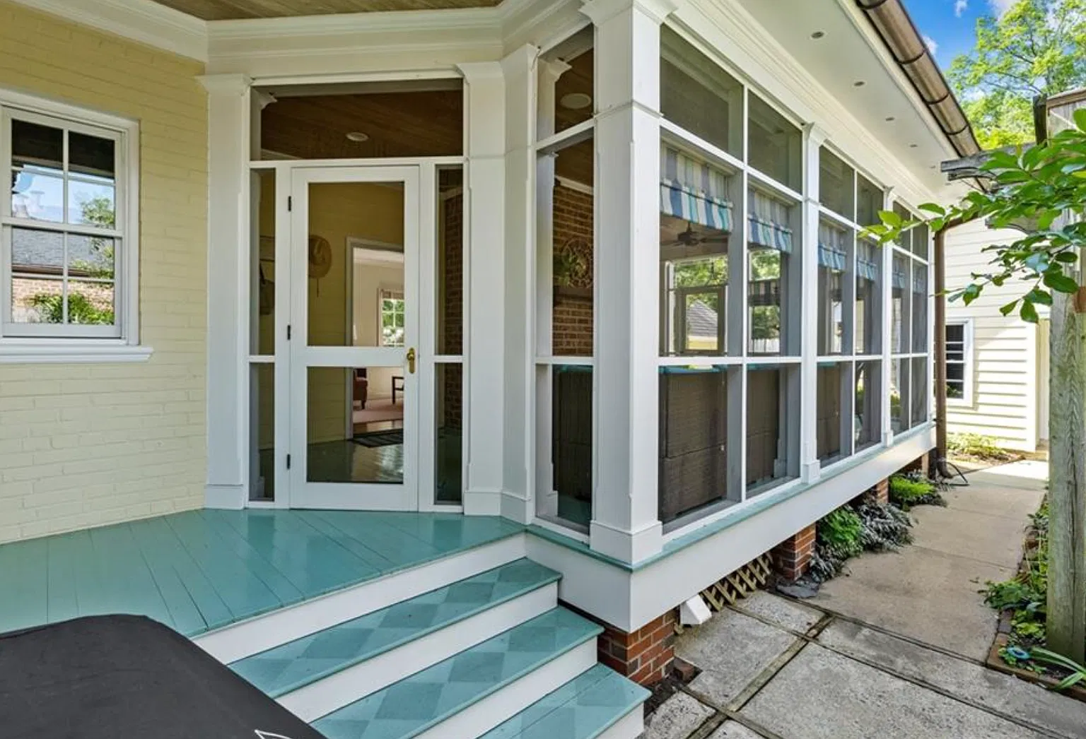 3 bed, 2276 sqft, $5,600 — Photo 2