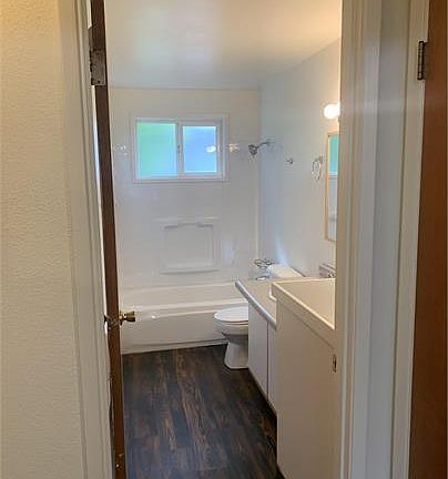 2nd image of 2303 Jefferson St #4