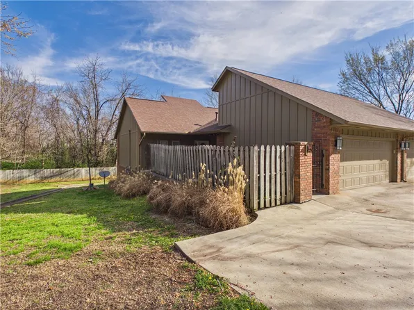 78 E Sycamore St, Fayetteville, AR 72703