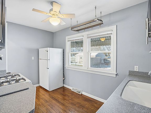 5th image of 2316 Pacific St