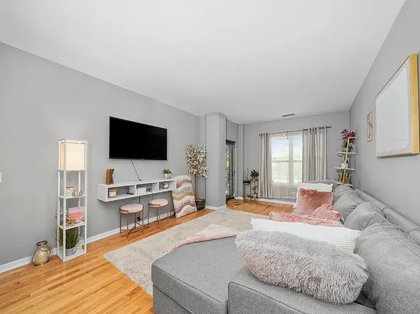 1155 W Roosevelt Rd Unit 210, Chicago, IL 60608