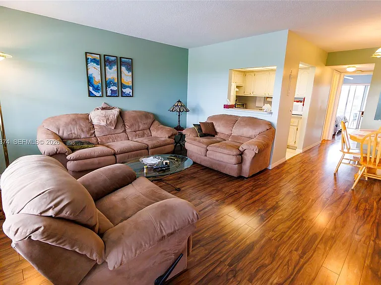 90 Berkshire E #90-D — Photo 2