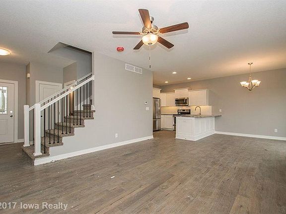 3rd image of 1624 Bennetts Way NW