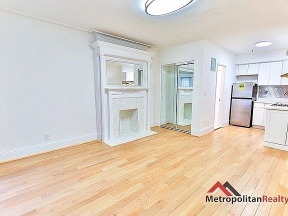 2nd image of 605 6th St APT 1B