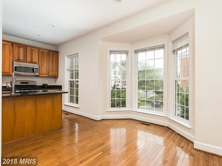 2464 Acorn Hollow Ln — Photo 4