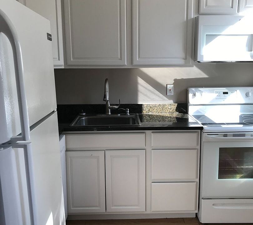 1st image of 430 Greenfield Ave #202