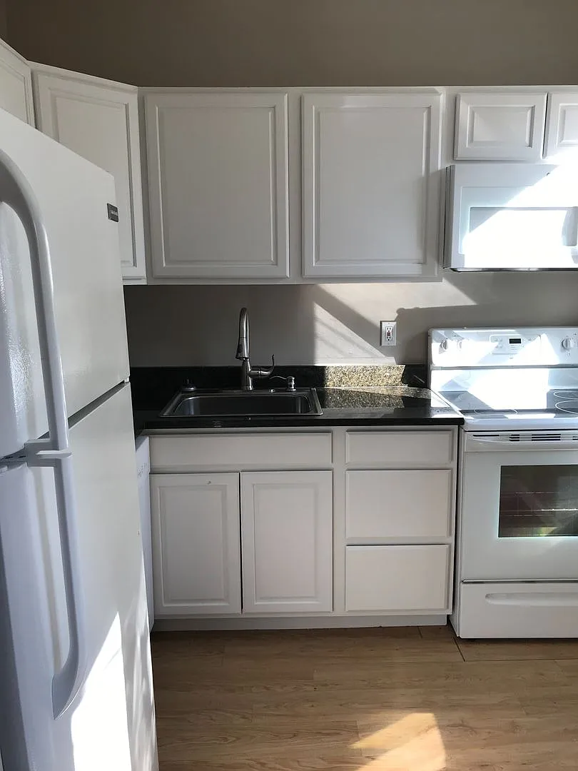 Building Photo - 430 Greenfield Avenue