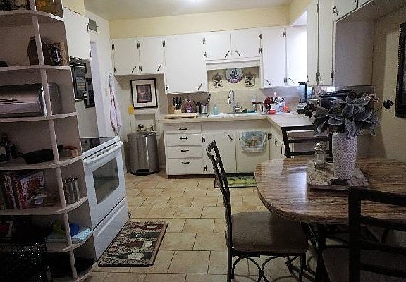 4th image of 805 S Harry Ave