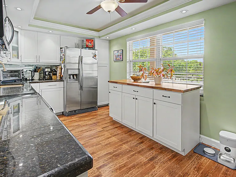 3930 Oaks Clubhouse Dr #304 — Photo 12
