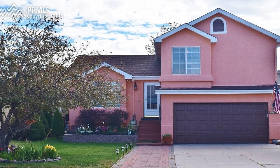 FRONT VIEW OF THE HOME