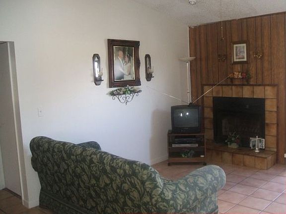 2nd image of 906 Otto Villa Pl