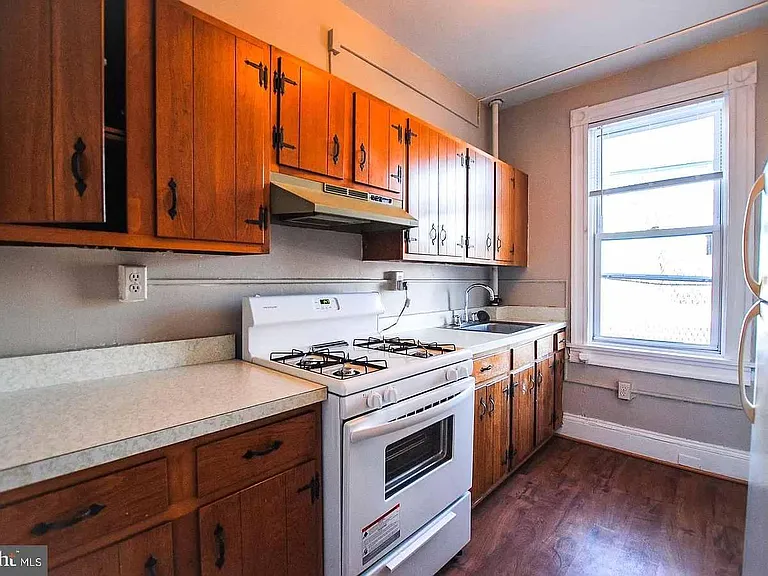2731 N Calvert St #3 — Photo 6