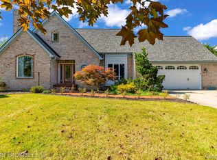 1086 Highland Dr, Saint Clair, MI