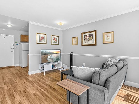 2nd image of 522 21st St NW APT 507