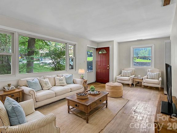 4th image of 297 White Pine Dr