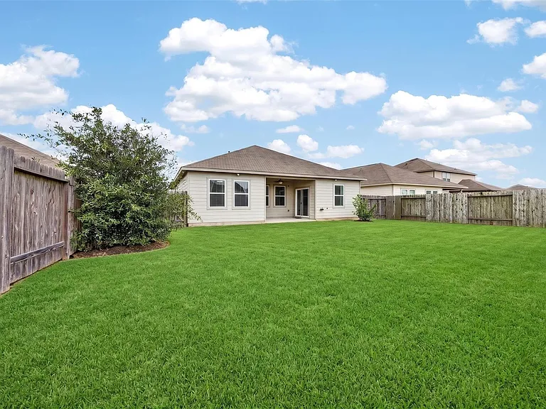 1024 Banyon Tree Ln — Photo 36