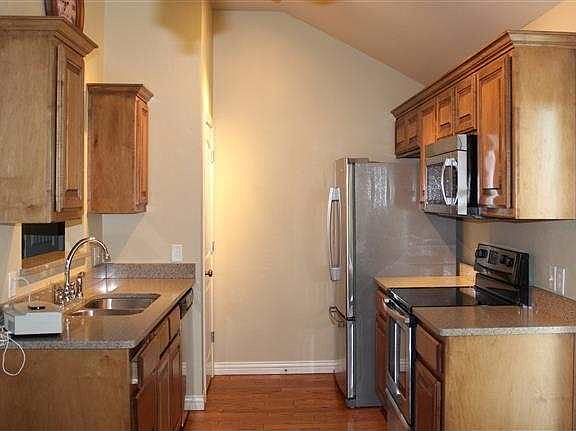 2nd image of 1218 W Stonecrest Ave
