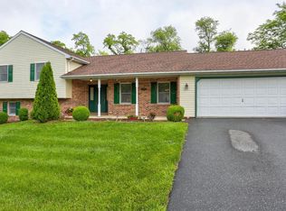 6 Paddock Dr, Lititz, PA 17543