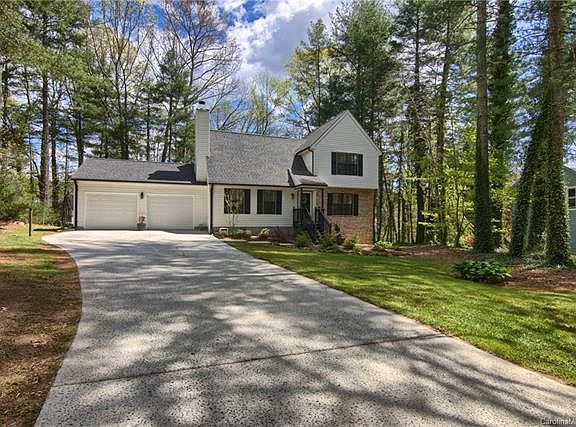 2nd image of 221 Pine Cove Ln