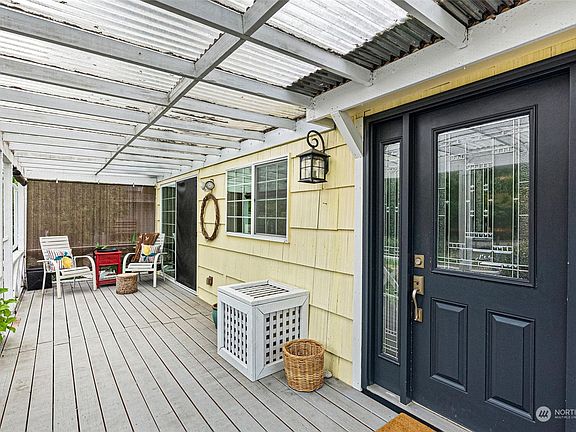 2nd image of 3435 Lakehurst Drive NW