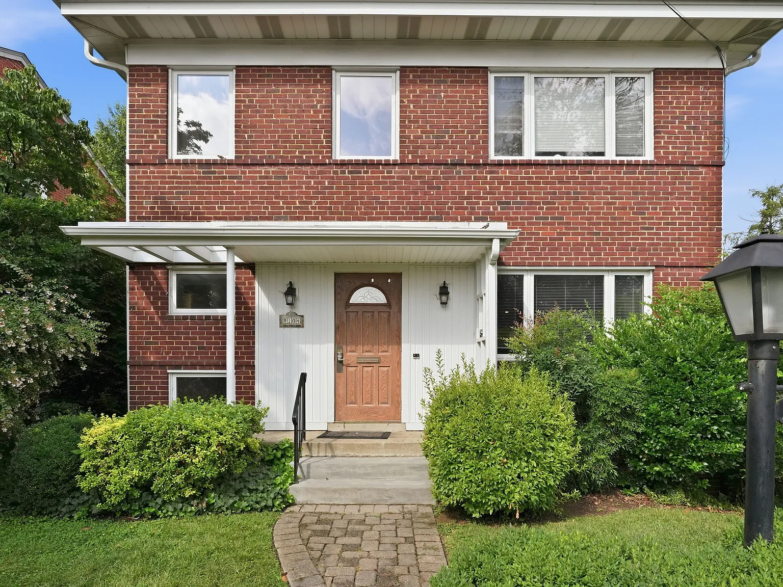 2 bed, 1015 sqft, $2,725 — Photo 3