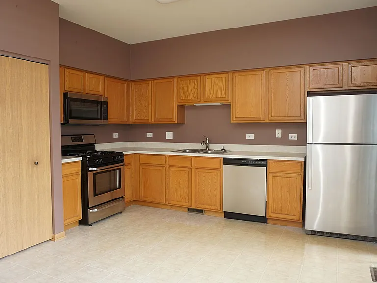 407 Waubonsee Dr — Photo 12