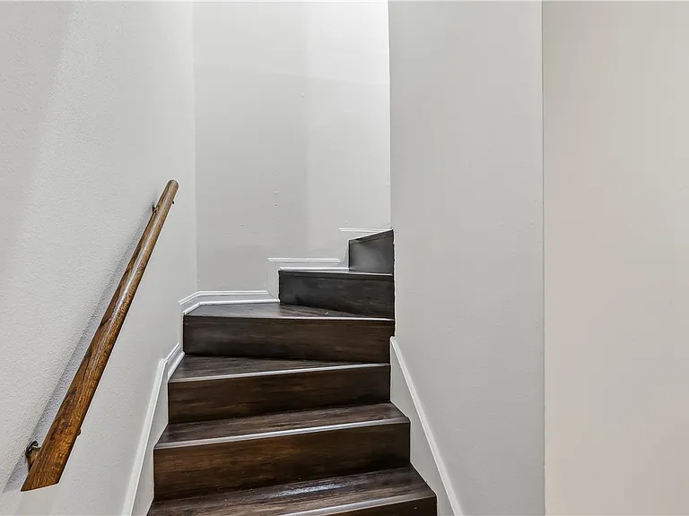 1521 Hawk Tree Dr — Photo 14