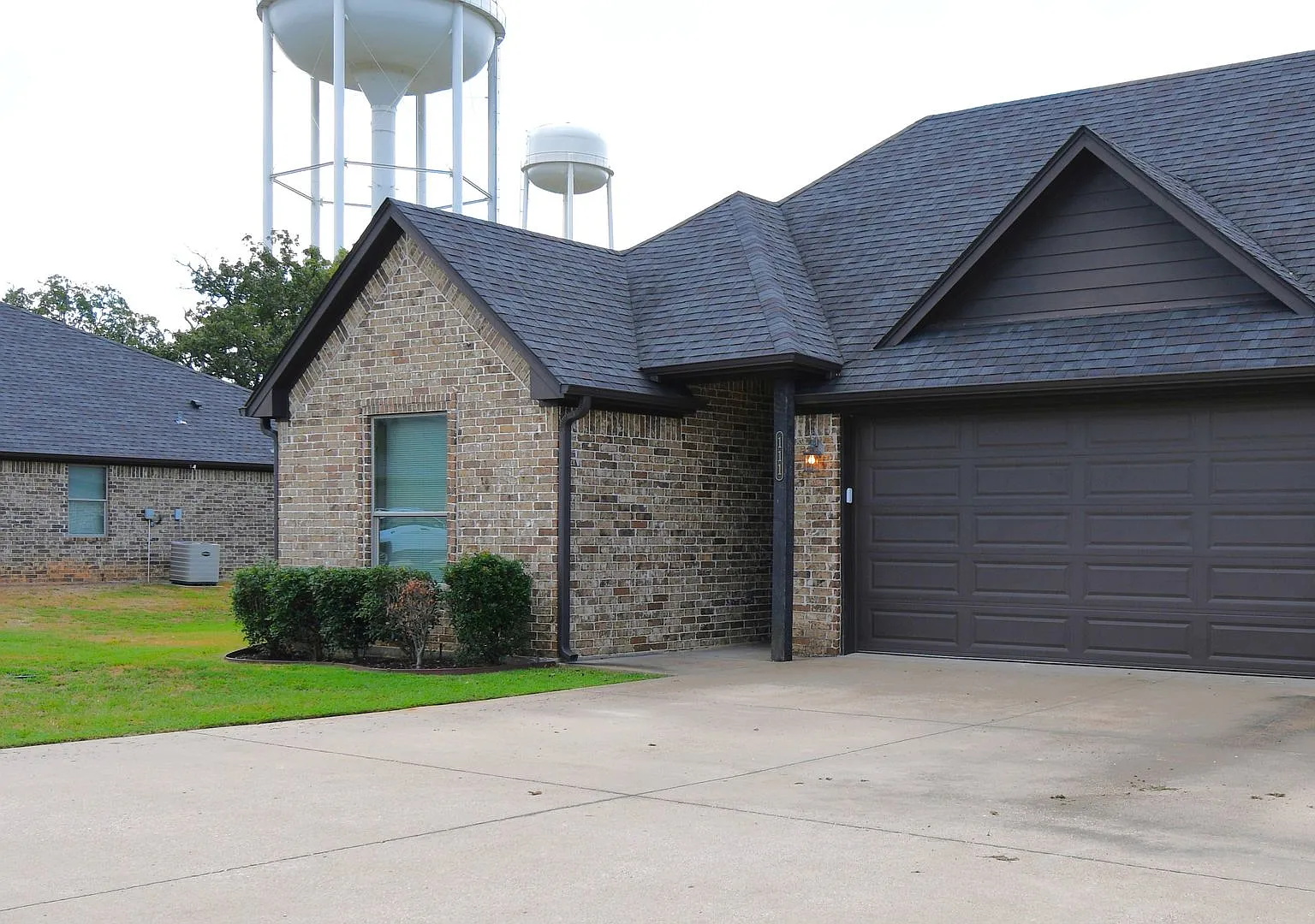 Limited Time Move-In Special: 1/2 Off One Month! Modern 3-Bedroom 2 Bath Duplex in South Tyler — Photo 4