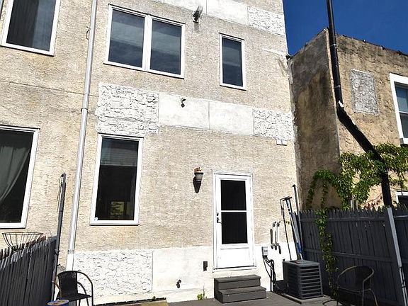 4th image of 2649 Mercer St