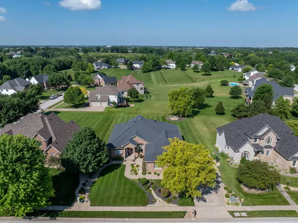 6412 Forest Rd, Davenport, IA 52807