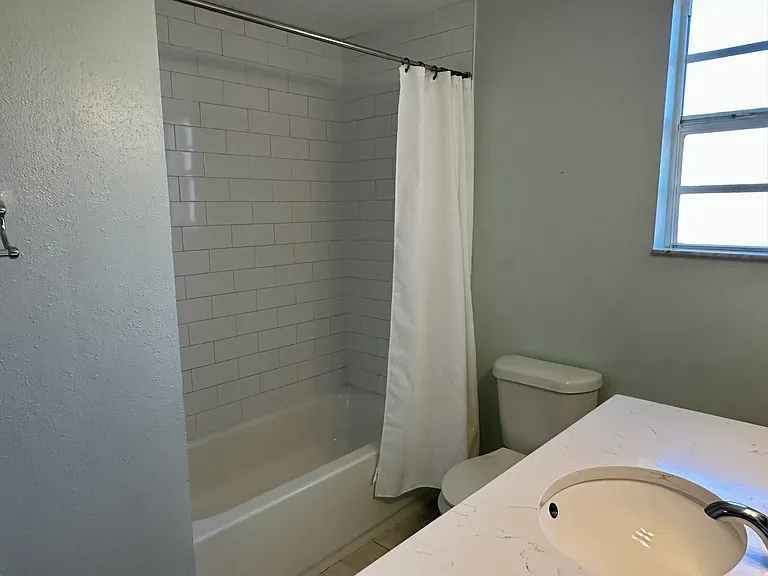 1504 E 33rd Ave — Photo 25