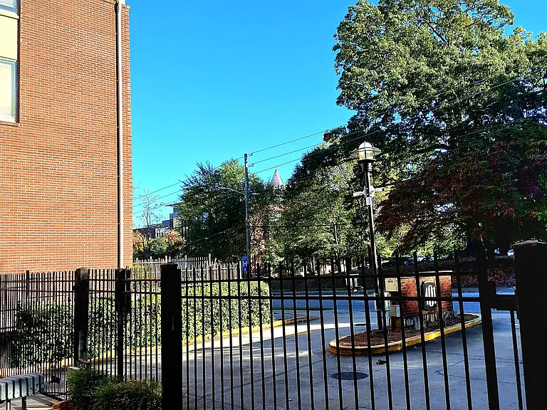 401 10th St NW #C109 — Photo 7