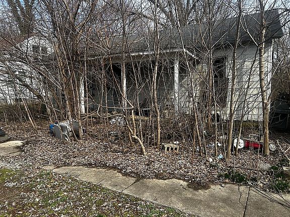 2nd image of 806 6th St