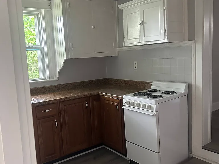 115 Sycamore St #C — Photo 4