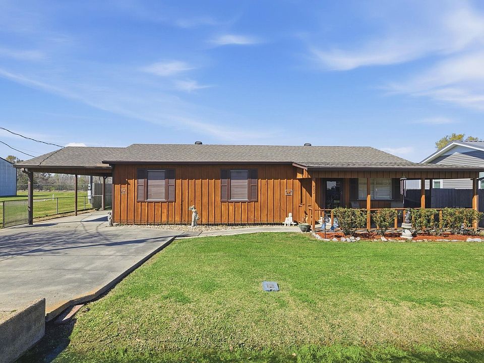 1st image of 402 Scheufens Rd