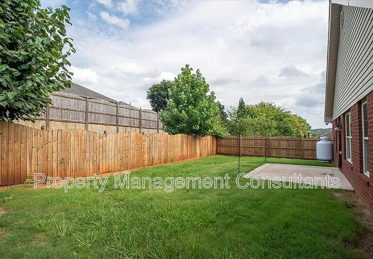 108 Oak Shade Dr — Photo 7