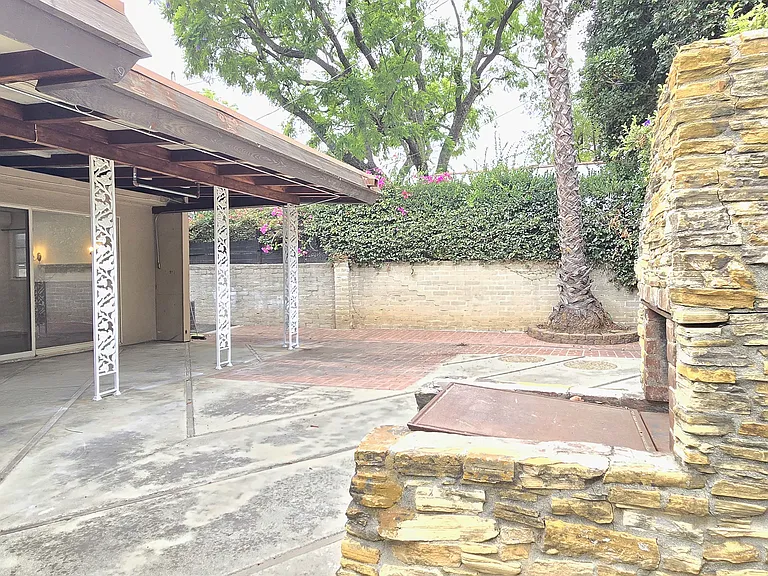 1890 S Los Robles Ave — Photo 28
